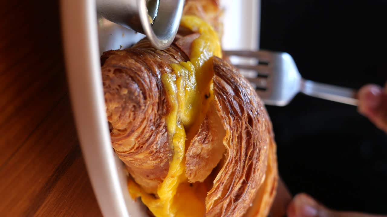 Close up di un croissant