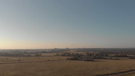 Vista-Aérea-De-Una-Antigua-Pista-De-Carreras-Abandonada-Donde-Solía-Correr-La-Fórmula-3