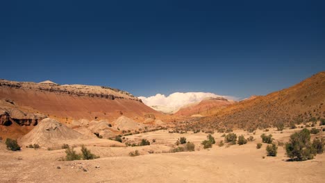 Timelapse-De-Montañas-Rojas-Con-Nubes-Pasando