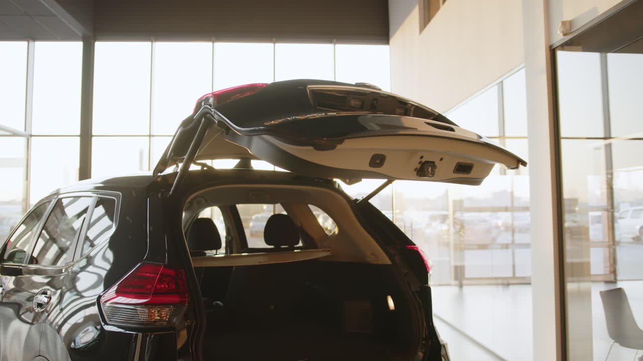nissan x-trail en una sala de exposiciones