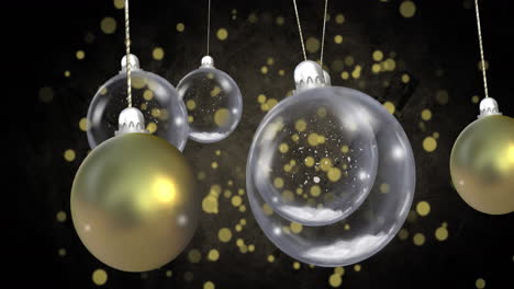 animación de bolas de navidad colgando con manchas cayendo sobre un fondo negro.