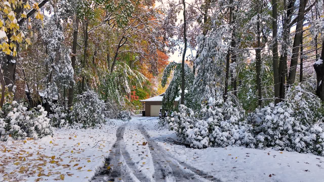 Neve che si scioglie e si trasforma in fanghiglia spessa