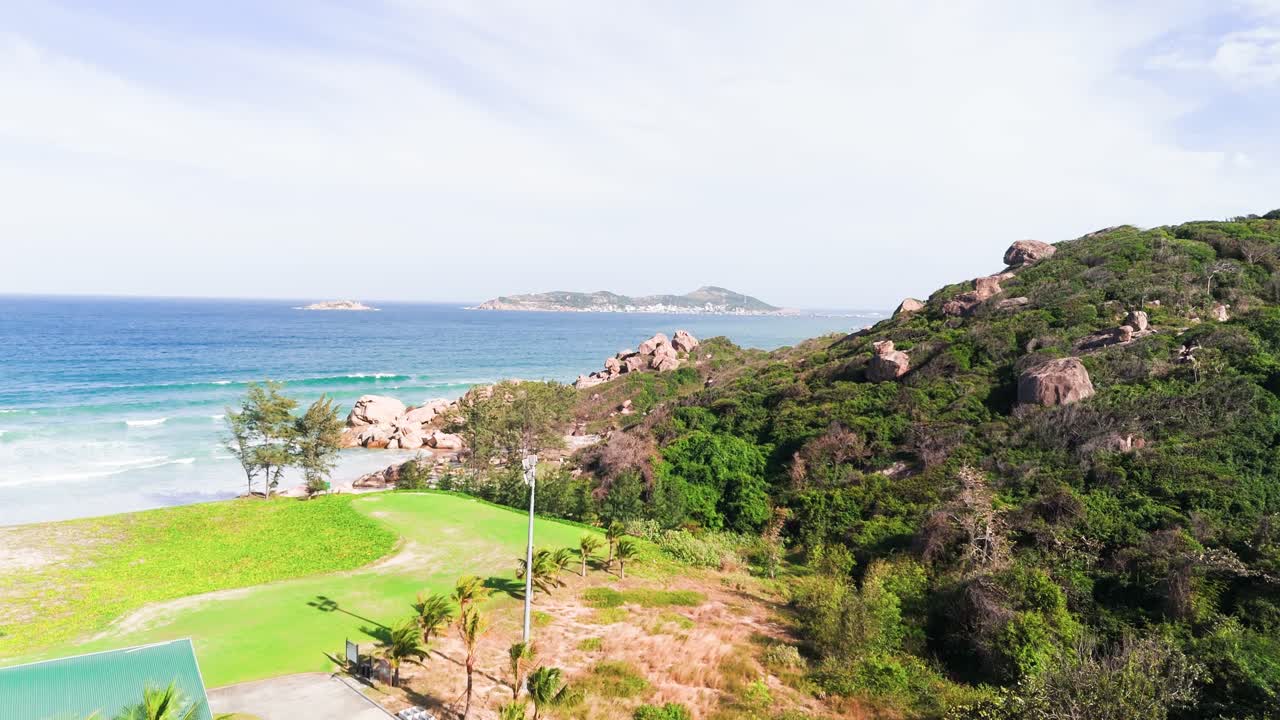 Aerial View Dolly of the Beach Bãi BiểN Bình Tiên.