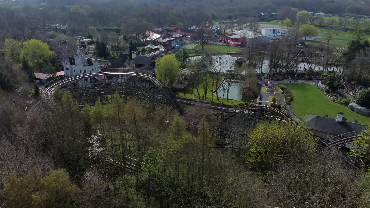 걸리버 월드 워링턴 롤러코스터 테마파크 공중 놀이기구 트랙 하강 틸트 업