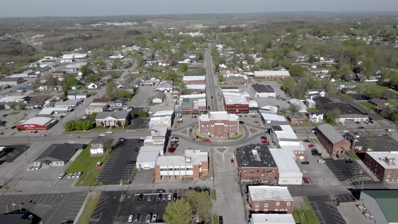 Leitchfield, Kentucky downtown with drone video moving left to right.
