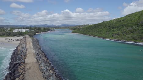 Felswand---Talbuddgera---Gold-Coast-Queensland---Australien---Antenne