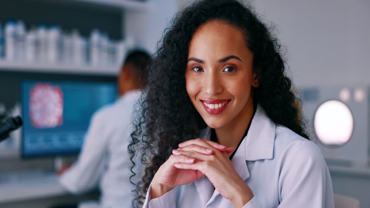 Scientifique, femme en laboratoire