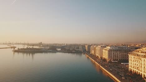 Puerto-De-La-Ciudad-Y-Vista-Aérea-Del-Tráfico-Desde-Drones