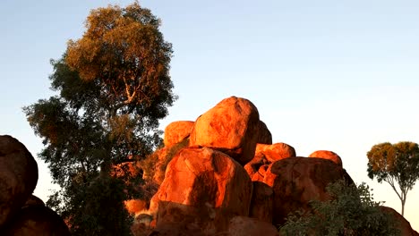 devils marbles/ karlu karlu close up