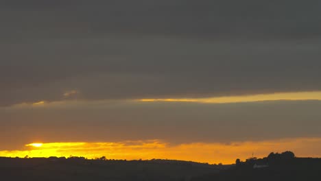 Orangefarbener-Himmel-Am-Morgen