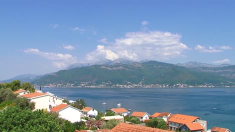 Bahía-De-Boka-Kotorska,-Ciudad-De-Krasici