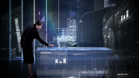 mujer de negocios usando una pantalla digital