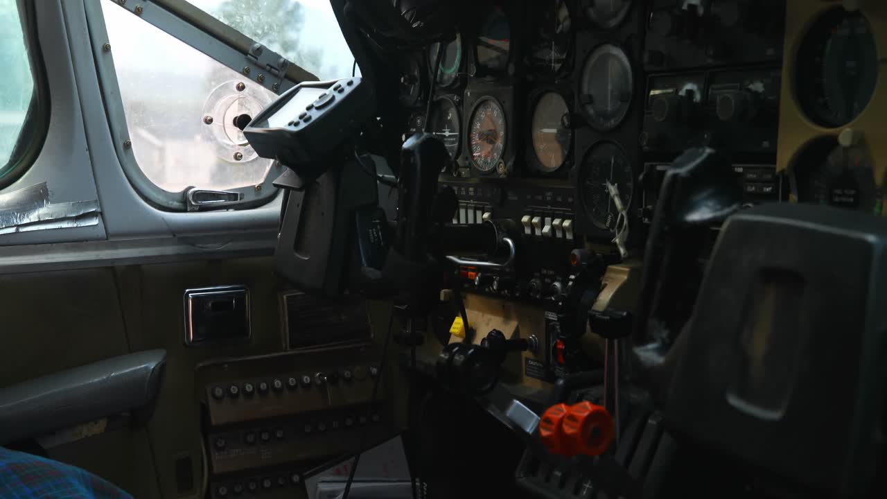 조종실 4k의 항공기 대시보드