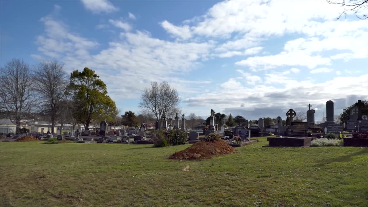 tiro del cementerio para el entierro fúnebre