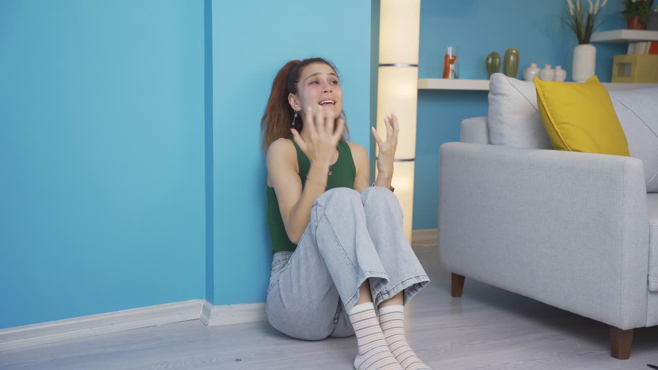 하느님께 기도하는 여자.