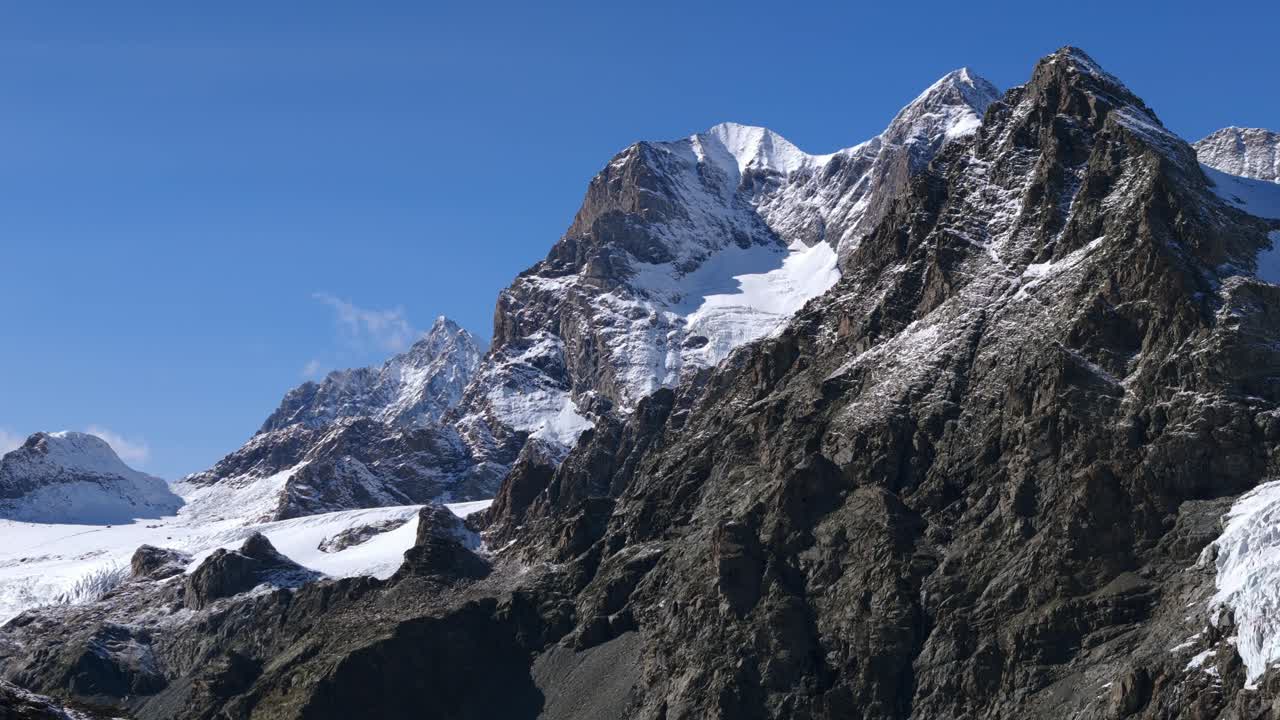 espectacular cordillera y pico de cima fontana en el norte de italia