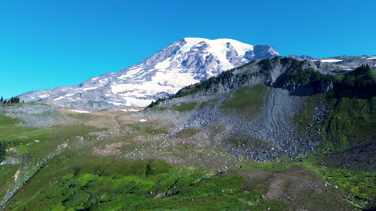무인기 공중 풍경 (m.t. rainier) 초원 산책로, 눈 인 산, 언덕, 절벽, 시애틀의 계곡, 워싱턴, 미국, 자연, 야생 동물, 풍경, 빙하, 여행, 관광