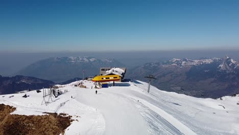 Skigebiet-Frontalpstock-Swiss-Im-Winter-Aus-Drohnenansicht