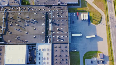 tomada aérea de un almacén industrial