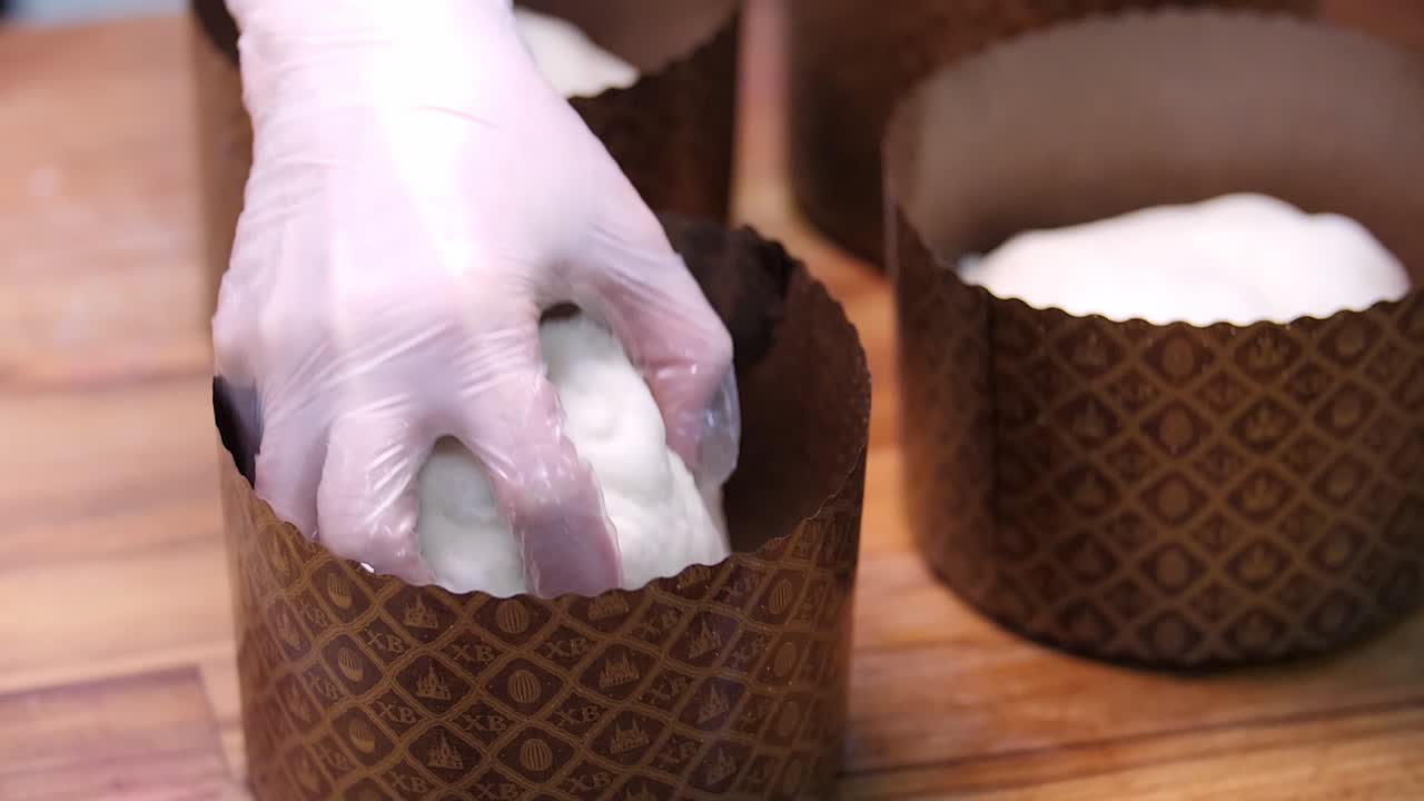 preparando el pan de pascua