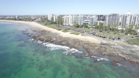 Rocky-Shoreline-Of-Mooloolaba-Beach-And-Seaside-High-rise-Hotels-In-QLD,-Australia