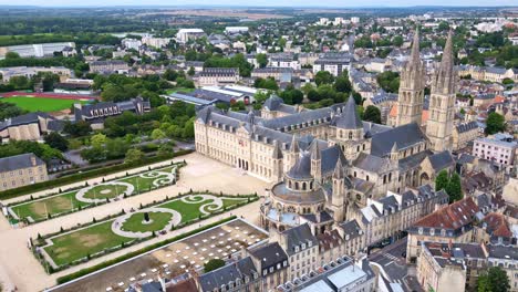abadía de saint-étienne o abadía de los hombres, caen en normandía, francia