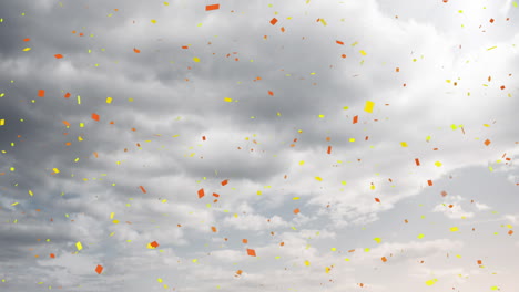 Confeti-De-Colores-Cayendo-Sobre-Un-Fondo-De-Cielo-Nublado,-Creando-Una-Atmósfera-Festiva