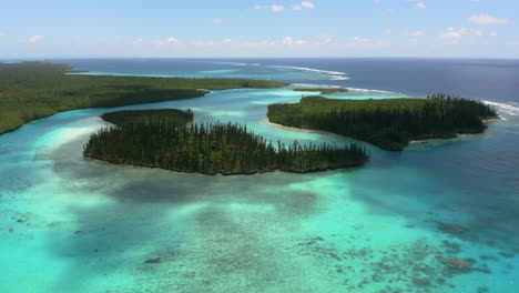 Establishing-aerial-view-of-beautiful-Oro-Bay,-Isle-of-Pines,-New-Caledonia