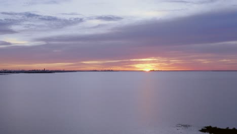 Una-Hermosa-Bahía-Entre-Corpus-Christi-Y-Portland,-Texas,-Que-Alberga-Increíbles-Puestas-De-Sol-Y-Vida-Silvestre