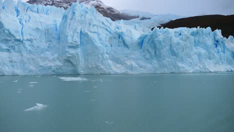 Langsame-Videosequenz-Vom-Perito-Moreno-Gletscher-In-Argentinien-Von-Einem-Boot-Aus