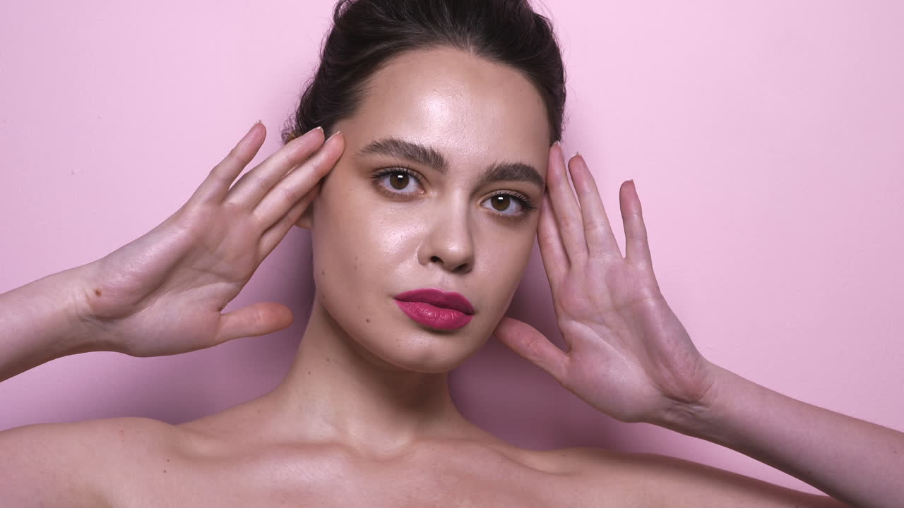 Bella Donna con Rossetto Rosa