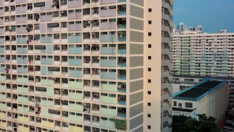 Aerial-Top-View-Shot-in-Colorful-rainbow-pastel-building-from-Choi-Hung-Estate,-Kowloon-of-Hong-Kong-City-Skyline