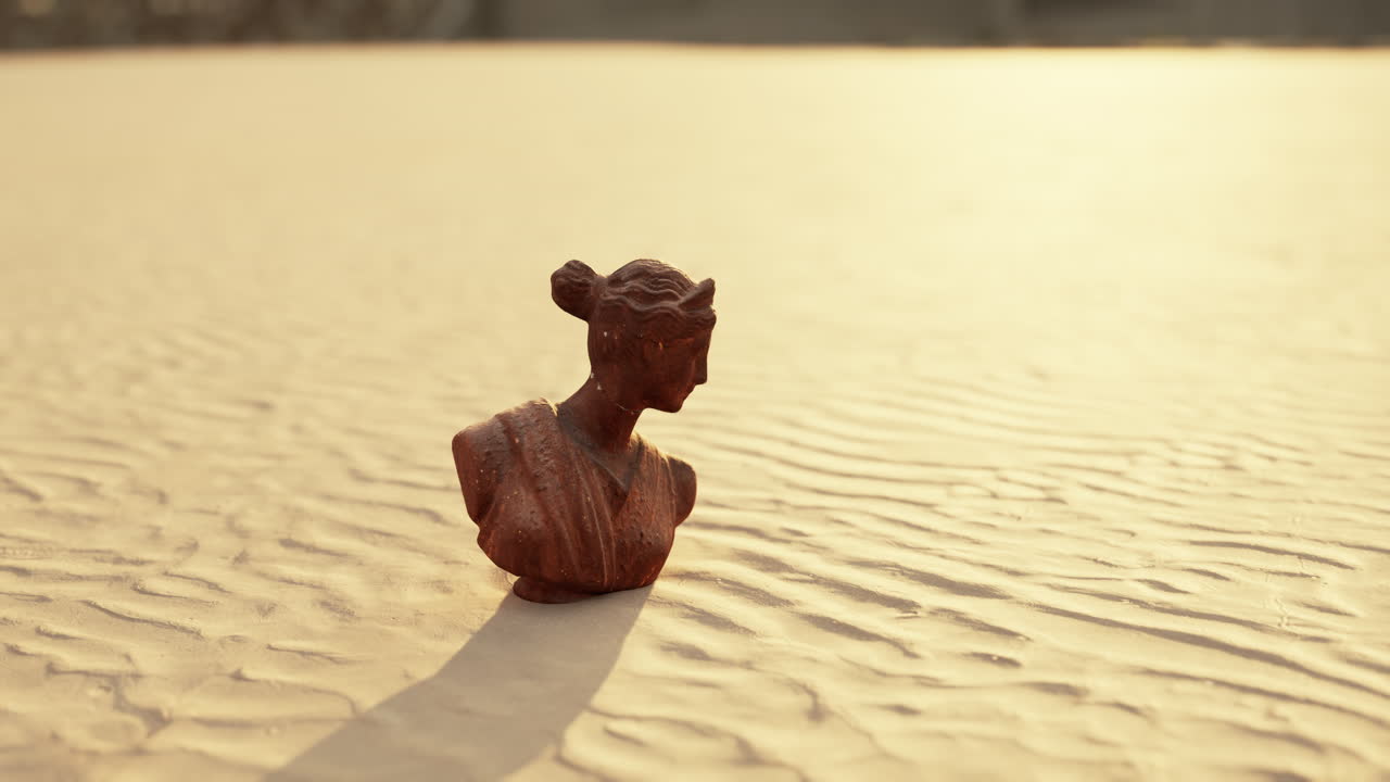 그리스 신화에서 해변의 모래에 있는 사랑의 여신