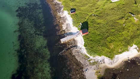 Drohnenaufnahme-Auf-Der-Insel-Vannoya-Aufgenommen-Auf-Der-Insel-Norwegen