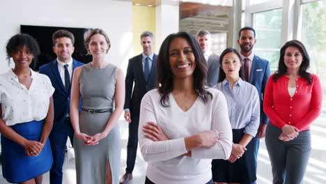 grupo de hombres y mujeres empresarios