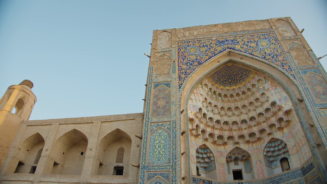 ciudad de bujara, uzbekistán abdul aziz khan madrassa frente