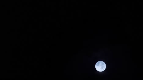 Full-moon-at-night-with-moving-clouds