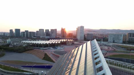 Vistas-De-Barcelona-Y-Del-Parque-Del-Foro-De-Barcelona-Al-Atardecer