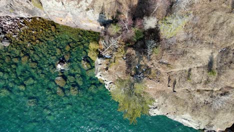 Volando-Por-Las-Alturas-Del-Bosque-Y-Las-Costas-Desde-La-Orilla-Norte-Del-Lago-Superior