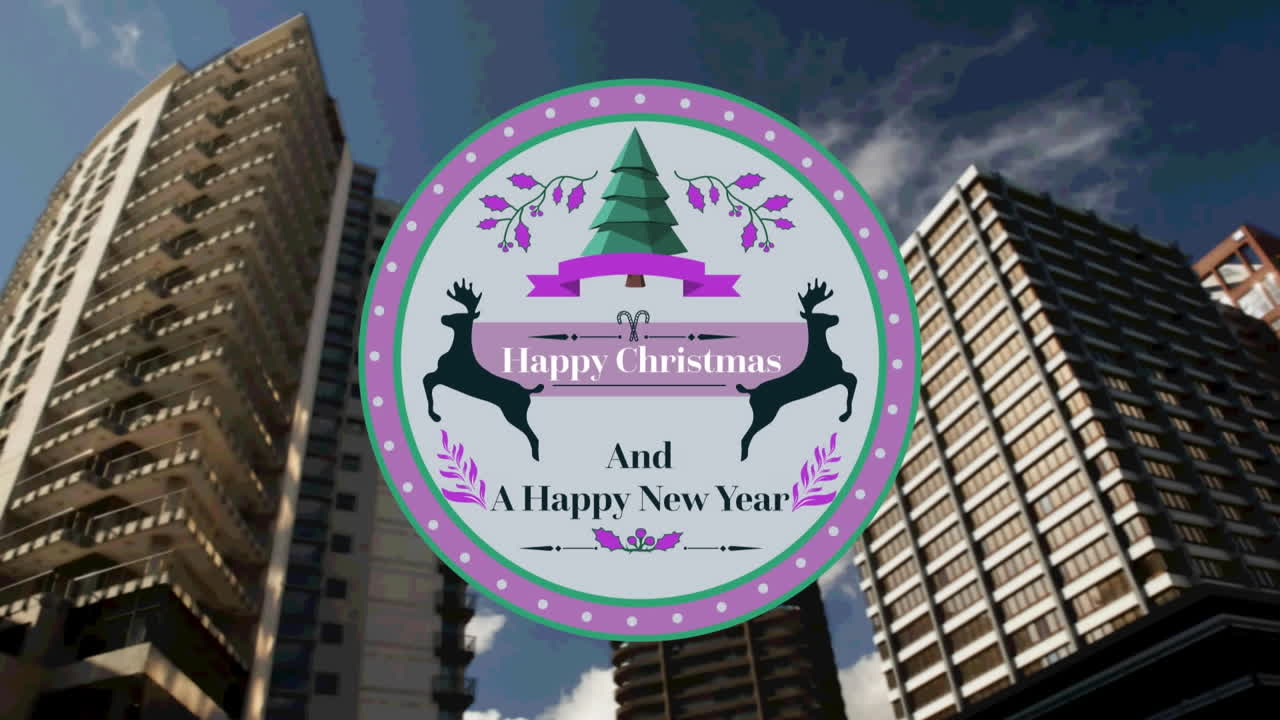 둥근 회색 행복한 크리스마스 및 새해 텍스트 배너 배경에 높은 건물에 대해