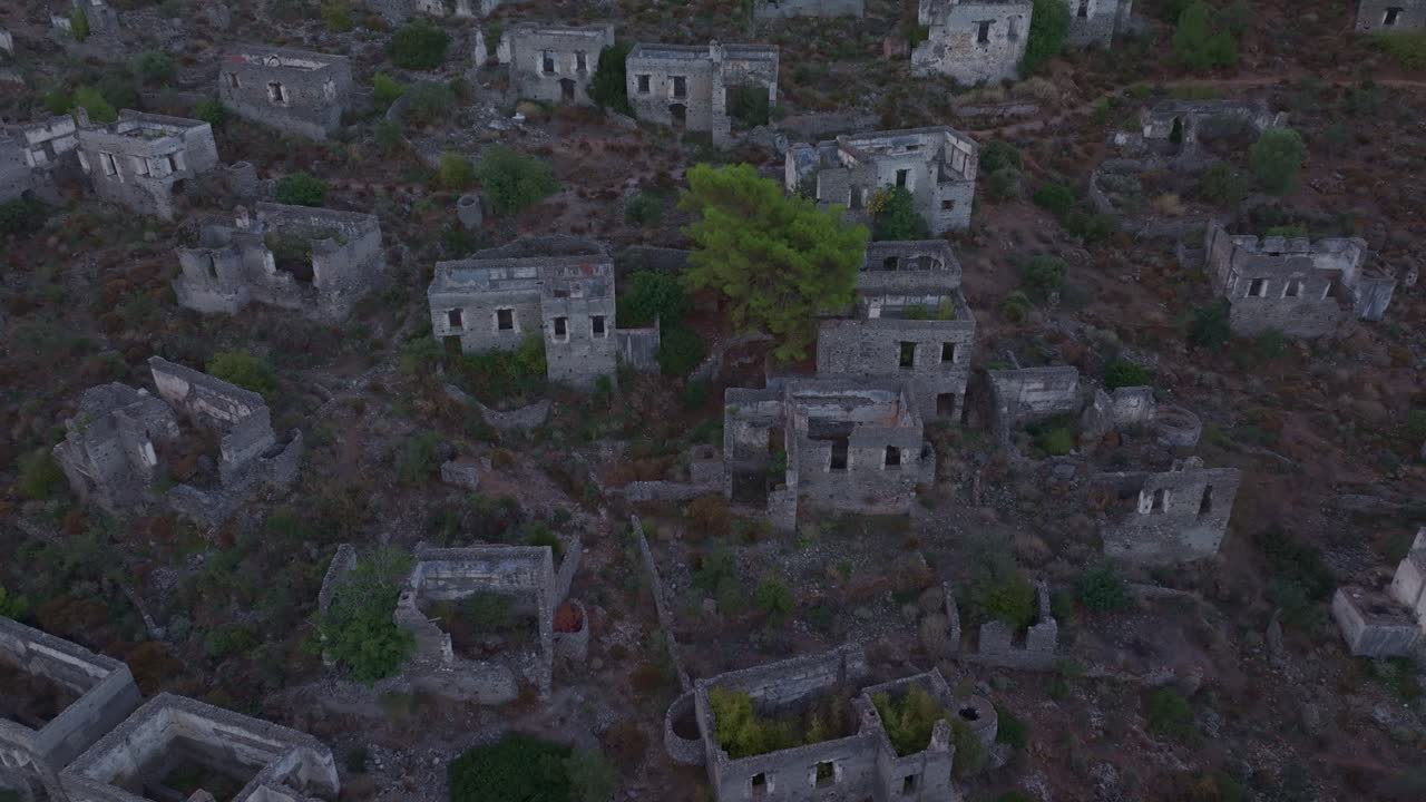 Le tranquille rovine di Kayakoy, una città abbandonata in Turchia