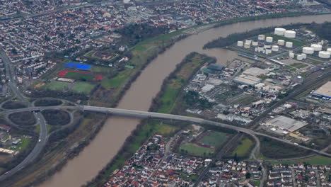 &quot;Frankfurt-Von-Oben:-Der-Main-Durchschneidet-Die-Stadtlandschaft