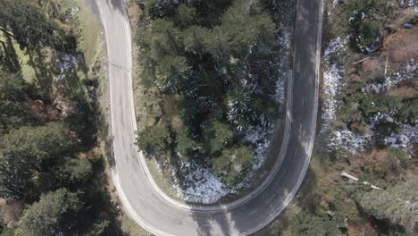 Vista-Cenital-Desde-Una-Carretera-De-Montaña