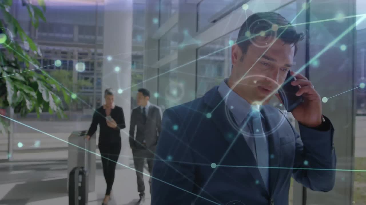 사무실에서 스마트폰으로 이야기하는 혼성 인종 사업가에 대한 연결 네트워크의 애니메이션