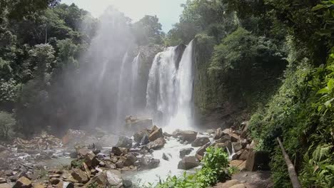 Nauyaca-waterfalls-in-slow-motion,-Costa-Rica