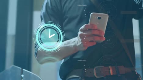 Animation-Der-Uhr-Und-Datenverarbeitung-über-Dem-Mittelteil-Eines-Kaukasischen-Mannes,-Der-Sein-Smartphone-Nutzt