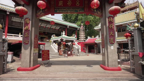 Templo-Chino-Tradicional-En-Chinatown-En-Bangkok,-Tailandia