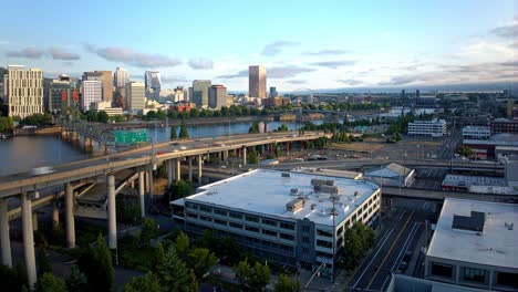 portland oregon hiperlapso de i5 que atraviesa la ciudad y sobre el río willamette mavic 3 cine ohsu omsi