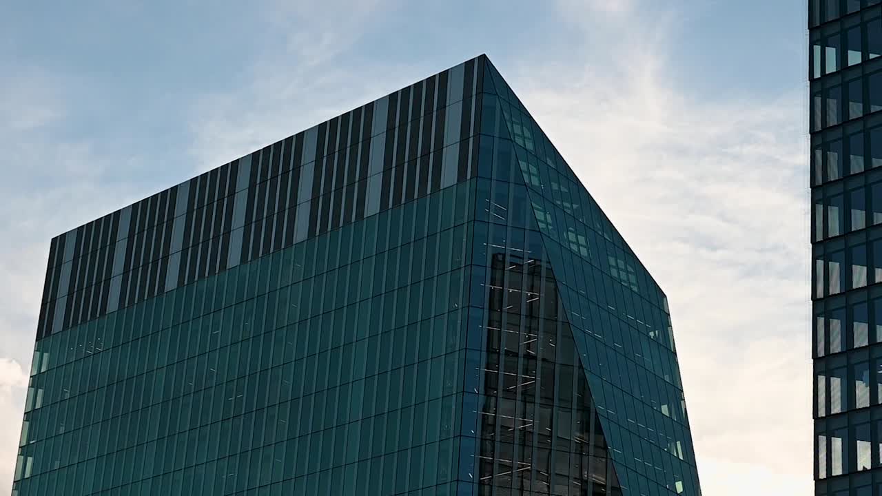 vista del atardecer del edificio ramboll, londres, reino unido