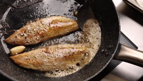 pan-fried fish with garlic and herbs